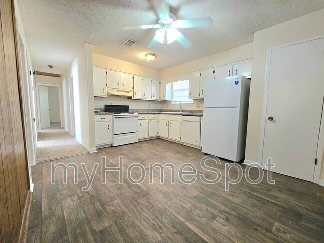 Building Photo - 3230 Palmdale Ave