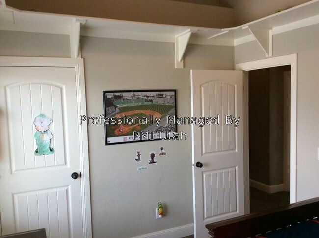 Building Photo - 5548 Pkwy W Dr