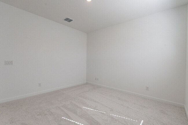 Building Photo - 2024 Luxury Townhome | 2-Car Garage, Quartz Kitchen & Resort Pool