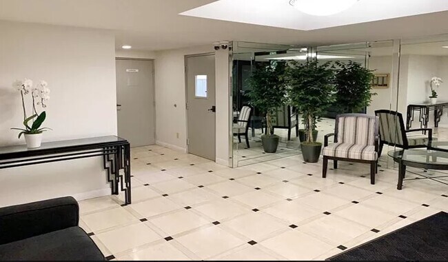 Building Photo - 1242 S Barrington Ave