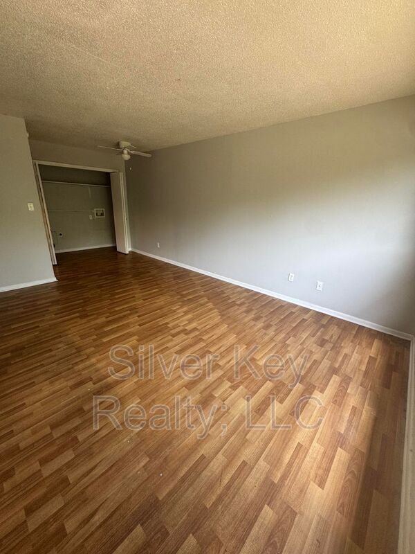 Building Photo - 311 Sunset Dr