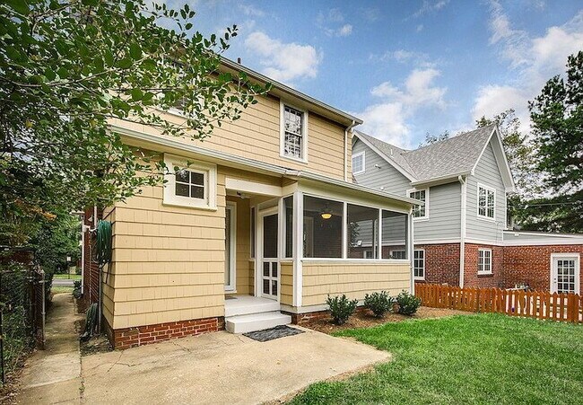 Building Photo - 3-Bed in the Heart of Washington, D.C. – Spacious 1996 Sq Ft with 2 Full Baths!"