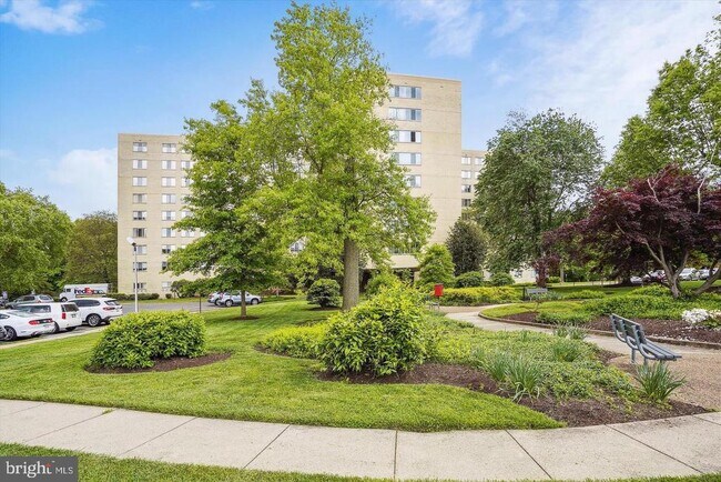 Building Photo - 6641 Wakefield Dr