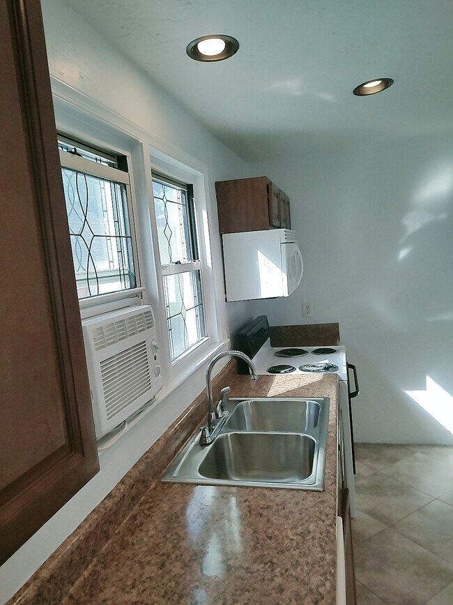 Building Photo - 4011 Bandy Rd