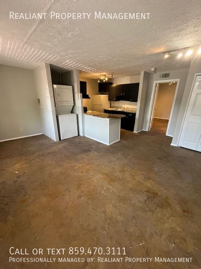 Building Photo - 468 N. Limestone-9