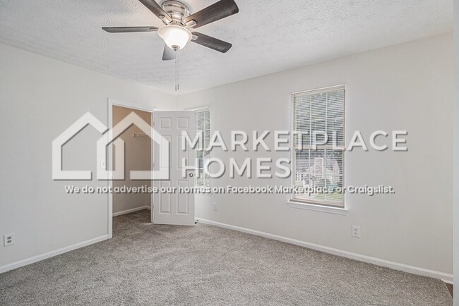 Building Photo - 2032 Charter Manor