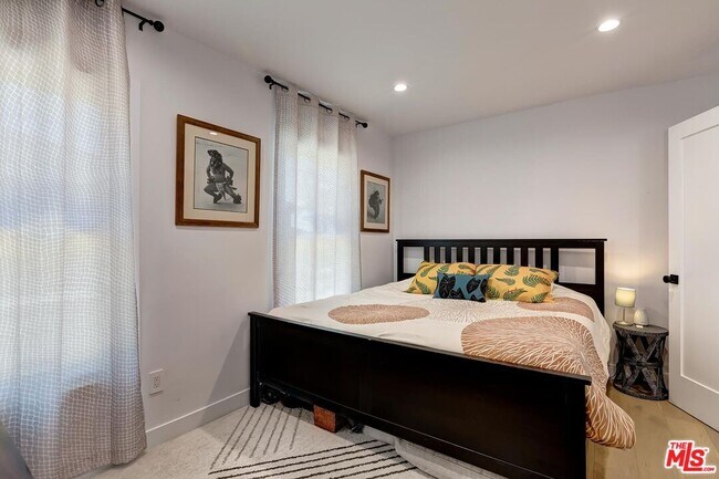 Building Photo - 6700 W 85th Pl