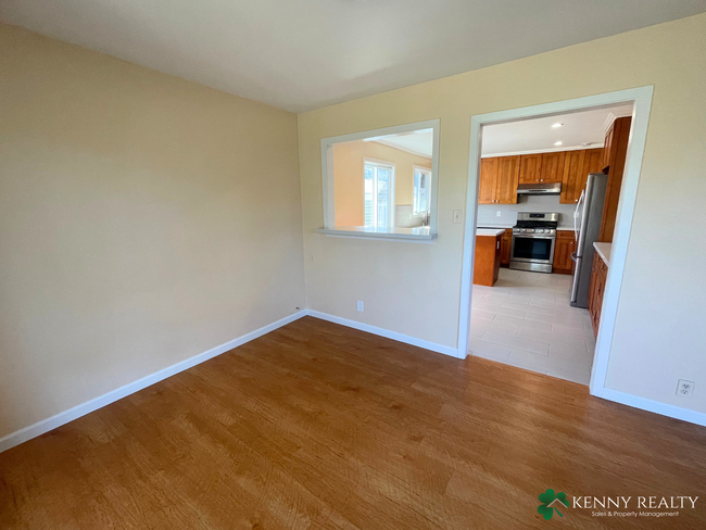 Building Photo - Large 3 Bedroom, 2 Bathroom in Daly City