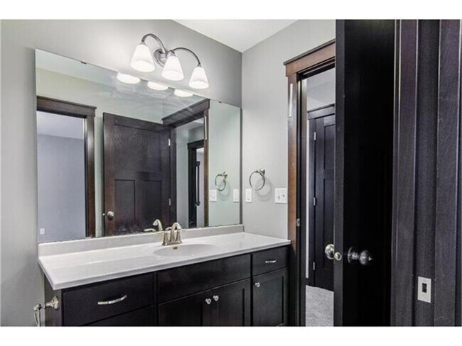 Building Photo - 1025 Pheasant Run