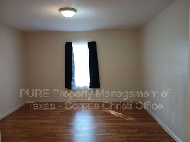 Building Photo - 2255 Lombardy Dr