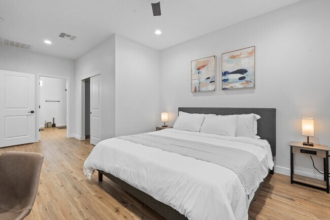 Building Photo - 3757 E Van Buren St