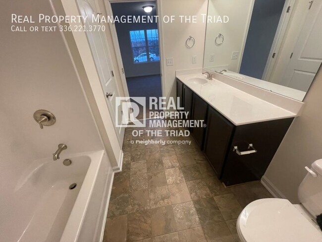 Building Photo - 357 Royal Fern Dr