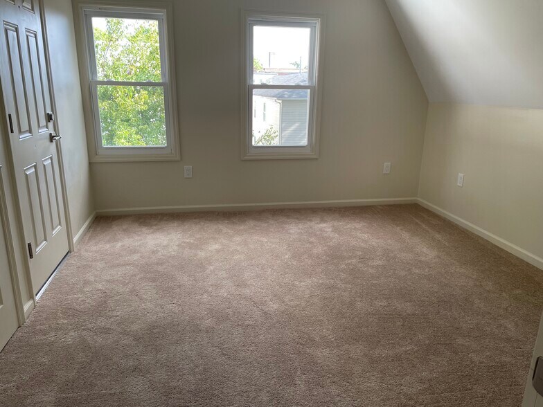 Building Photo - 140 Fabyan Pl