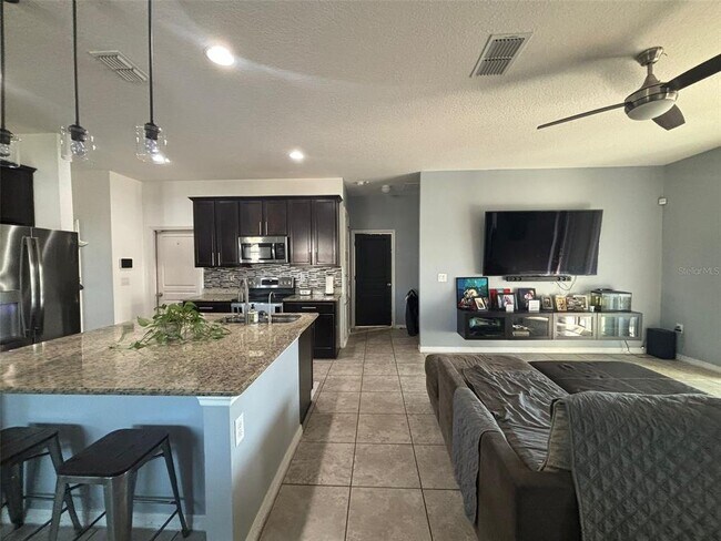 Building Photo - 1000 Vicenza St