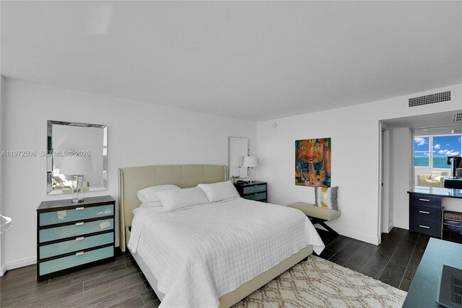 Building Photo - 3140 S Ocean Dr