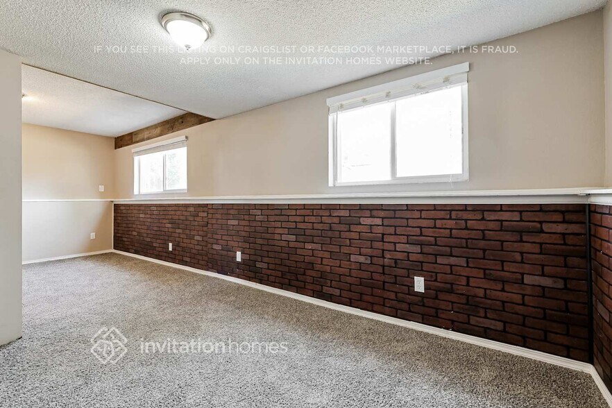 Building Photo - 20355 E Buchanan Dr