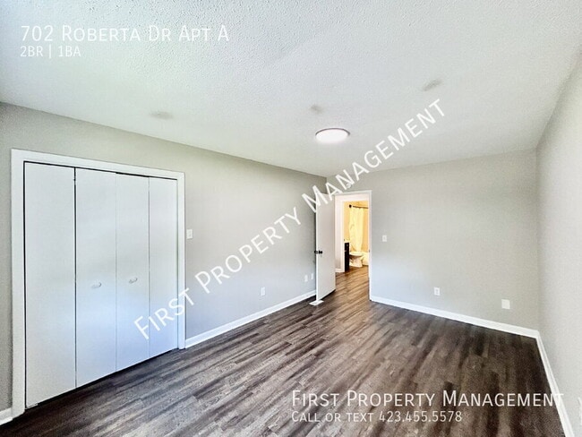 Building Photo - 702 Roberta Dr