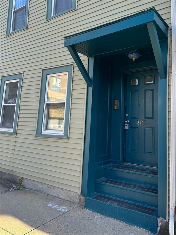 Building Photo - 205 D St