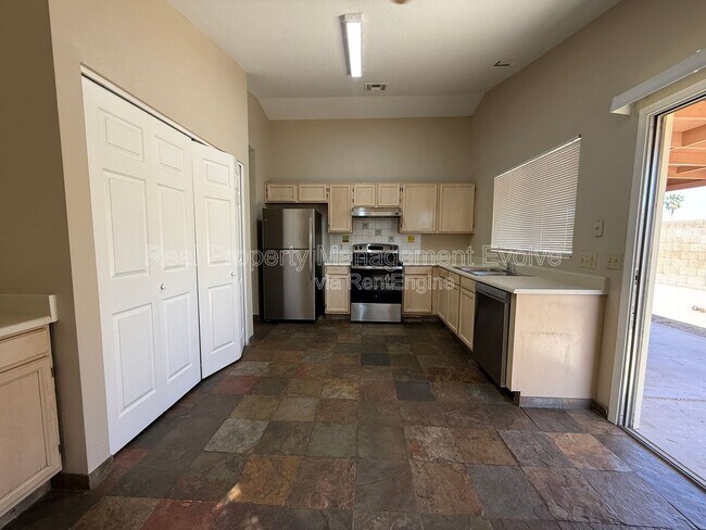 Building Photo - 3936 W Chama Dr