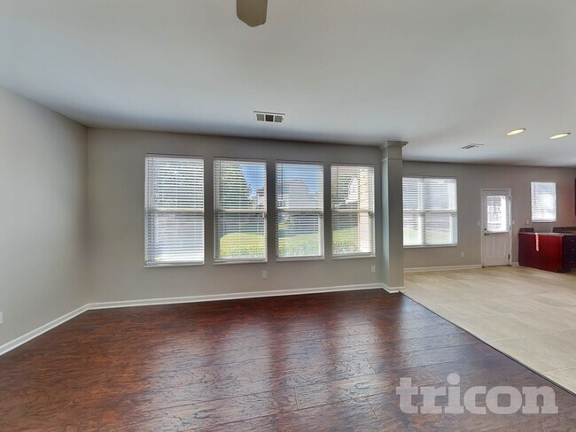 Building Photo - 5517 Village Trace