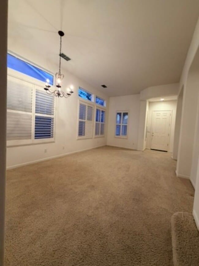 Building Photo - Bright & Spacious 4BD/3BA Home with Downstairs Bed/Bath in Elk Grove