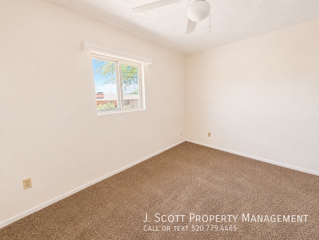 Building Photo - 924 W Mercer Ln