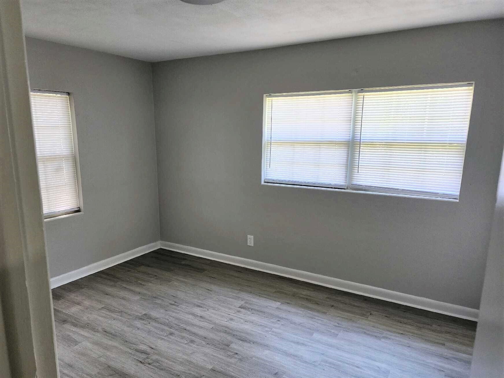 Building Photo - 3015 Lansdell Dr