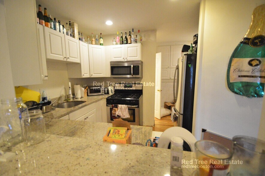 Building Photo - 72 Egmont St