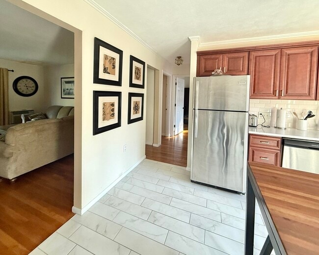 Building Photo - 9 Endicott St