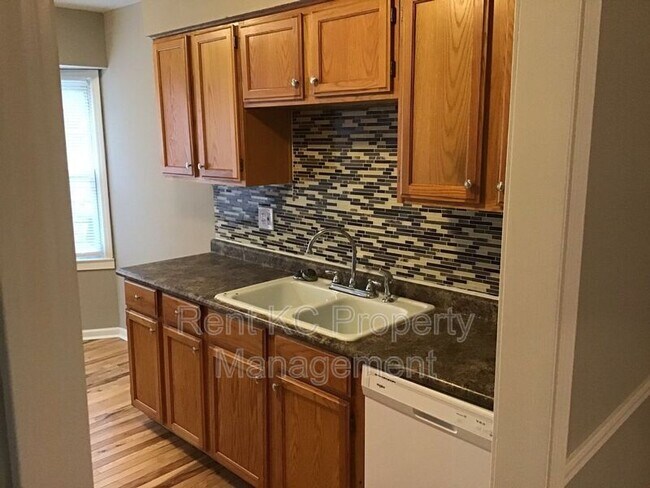 Building Photo - 5034 Hawthorne Ave