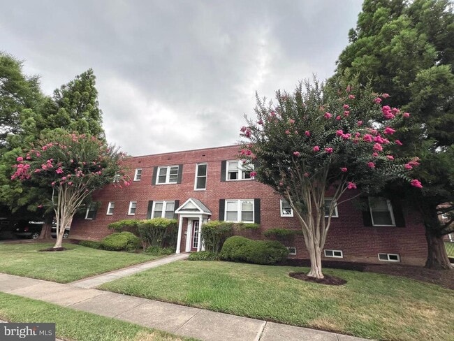 Building Photo - 1210 N Kenilworth St