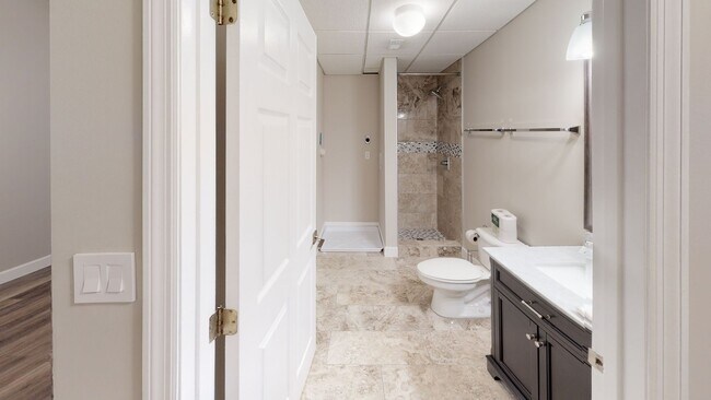 Building Photo - 3 bedroom/ 2 bath at University Towers - R...
