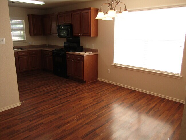 Building Photo - 408 N Cascades Ave