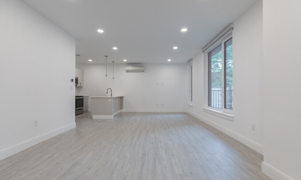 Building Photo - 3 New St