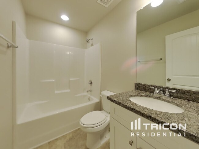 Building Photo - 52 Carriage Hls Dr SE