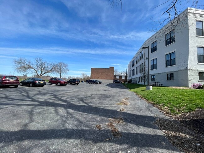 Primary Photo - 487 Nott St