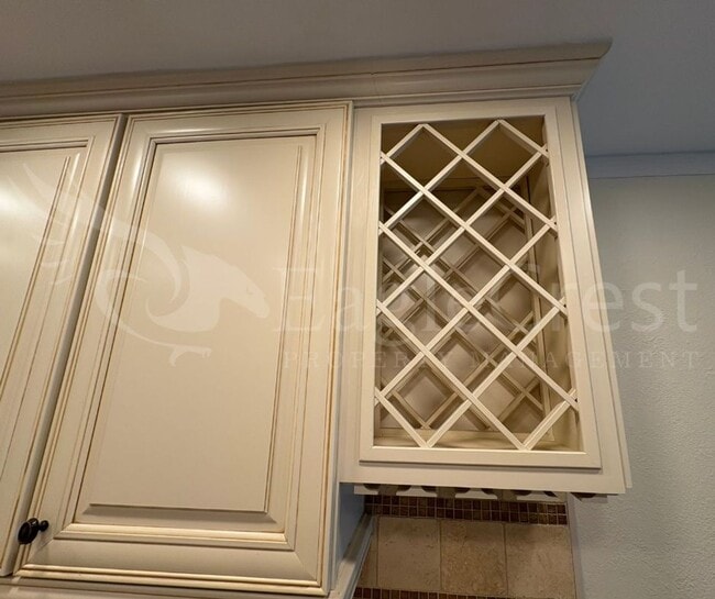 Building Photo - *2nd Month Rent Free* 3 Bedroom Townhome Near Country Club Golf Course