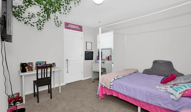 Building Photo - NEW LISTING!!!!!