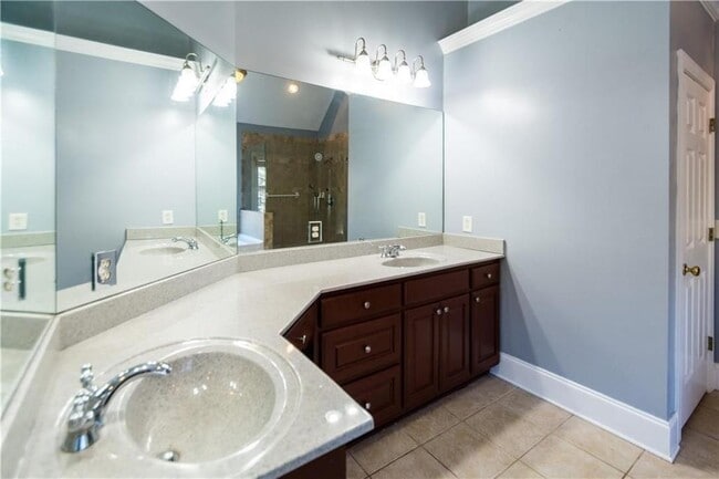 Building Photo - 8465 Bethel Ridge Ct