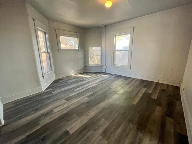 Building Photo - 3 bedroom / 2 bath home!