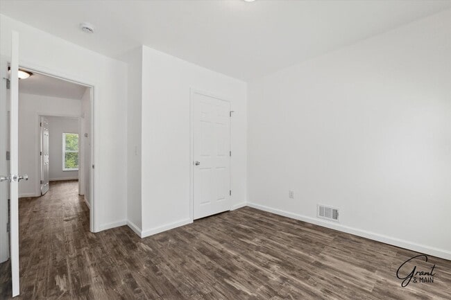 Building Photo - $1,995 - North End 4 Bedroom/ 1.5 bathroom...