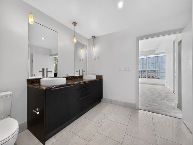 Building Photo - 737 Olive Wy