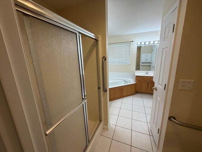 Building Photo - 509 Amazon Dr