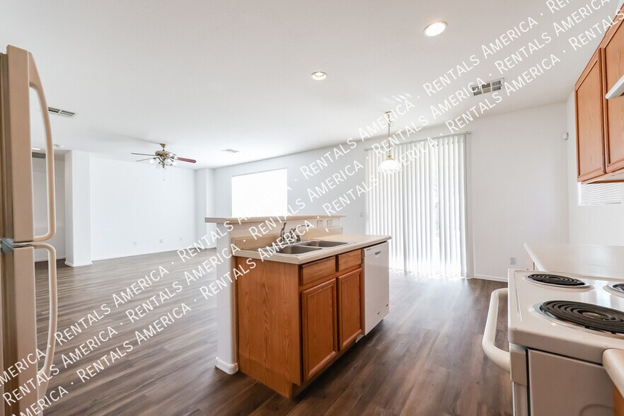 Building Photo - 10417 W Windsor Ave