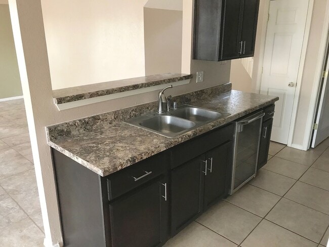 Building Photo - West El Paso 3 bed refrig A/C Home with Bonus Loft and Solar!