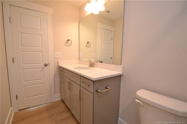 Building Photo - 2129 Seneca Dr
