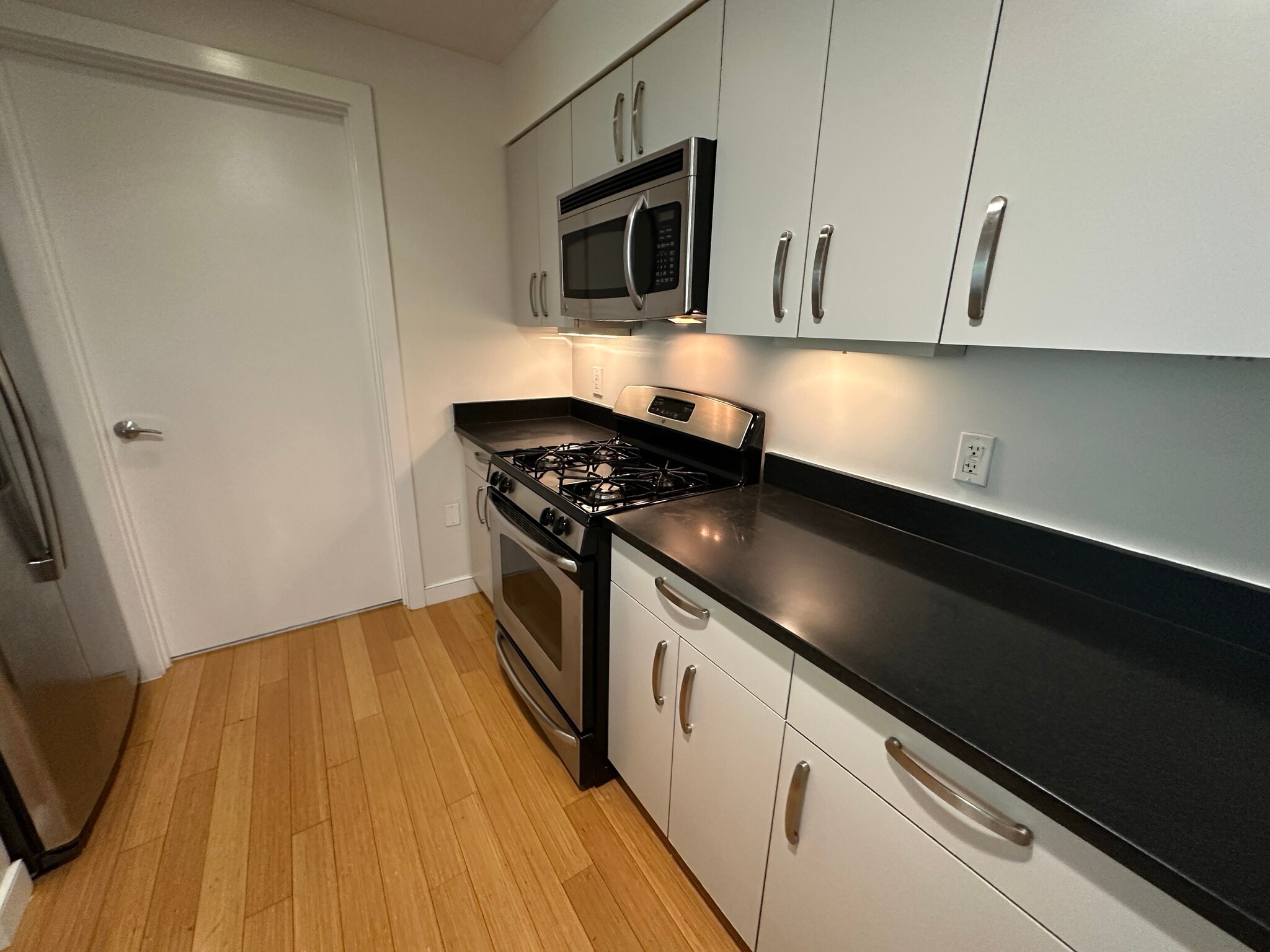 Building Photo - 599 Albany St