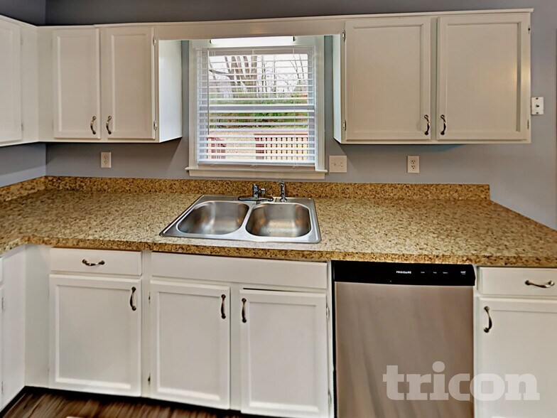 Building Photo - 4860 Country Cove Way