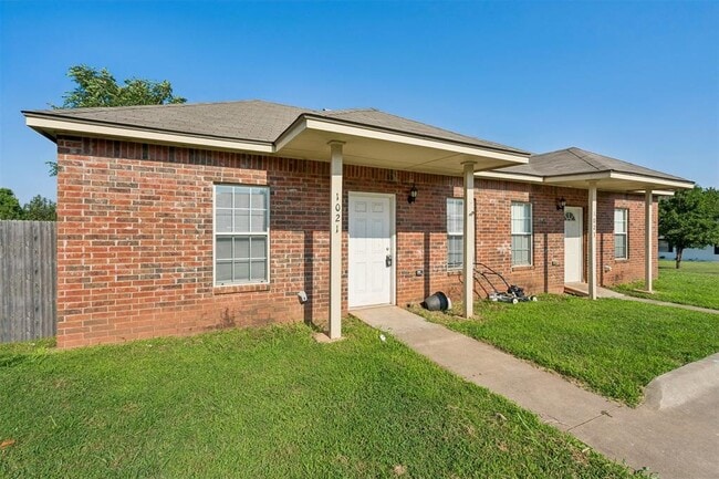 Building Photo - 1021 Shady Creek Cir
