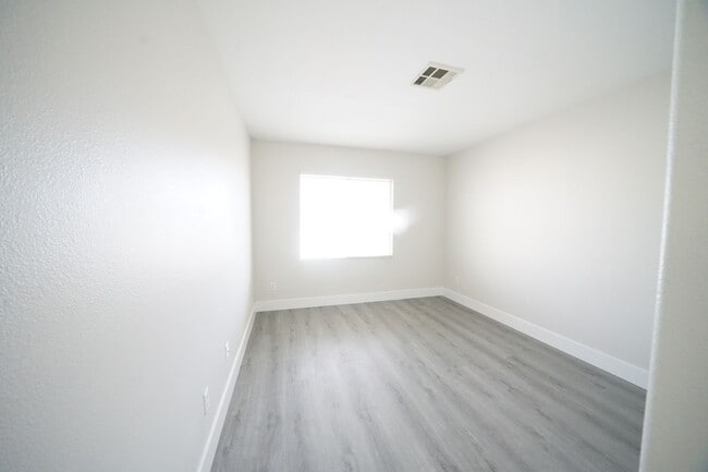 Building Photo - SHOWINGS AVAILABLE NOW